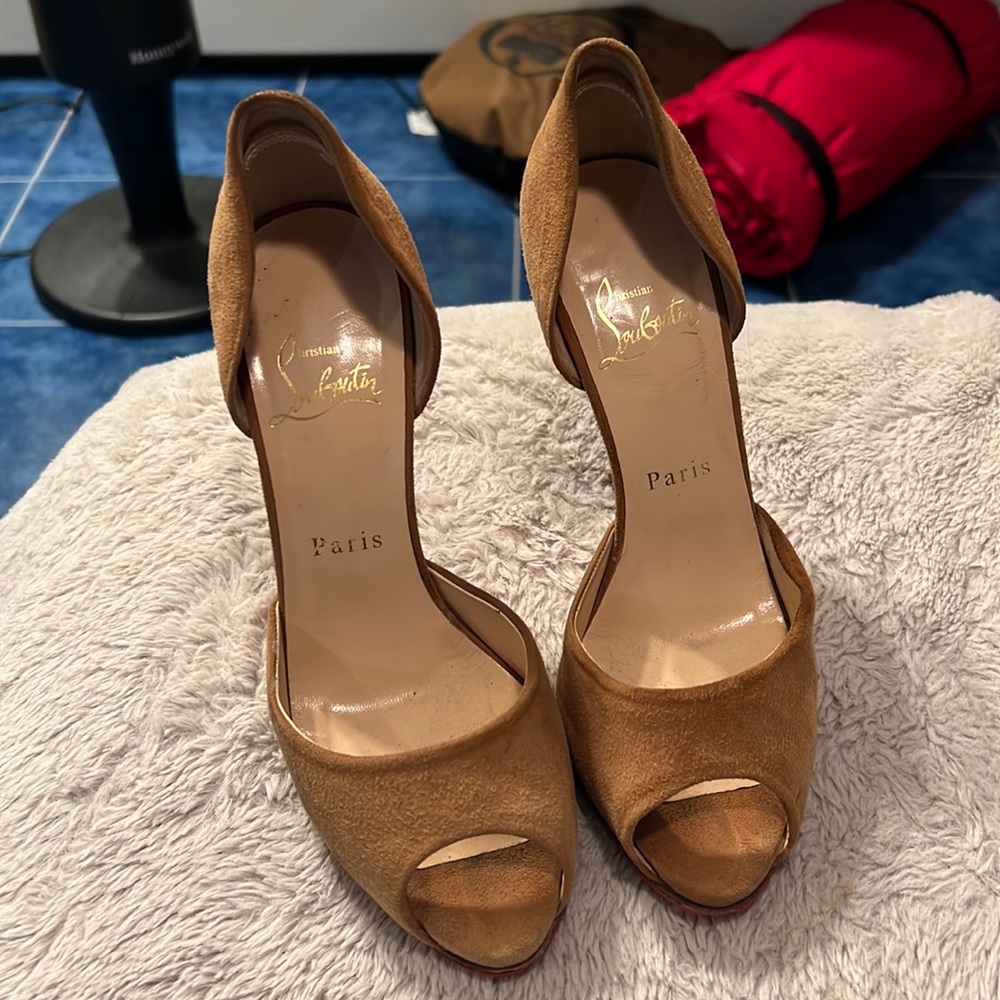 Christian Louboutin- Peep toe.
